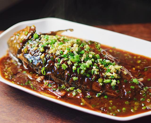 农家乐里的葱油鲫鱼的做法