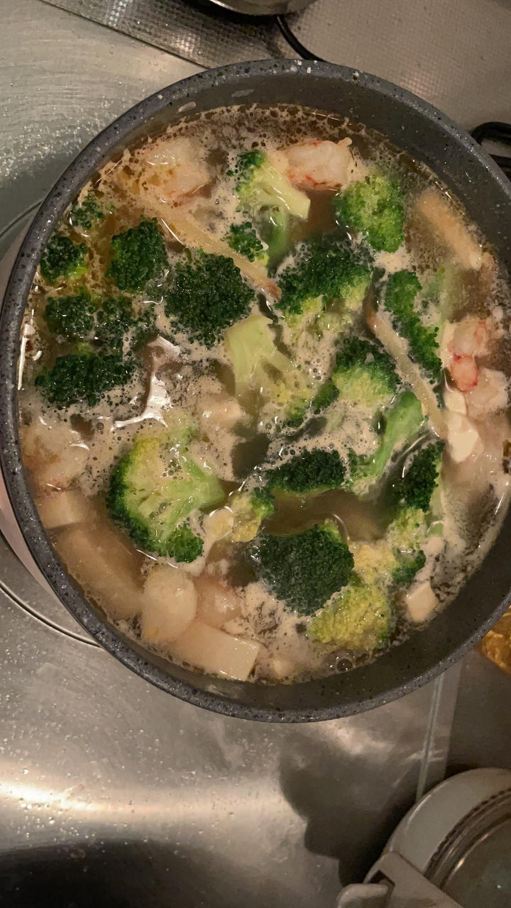 西兰花虾仁豆腐汤