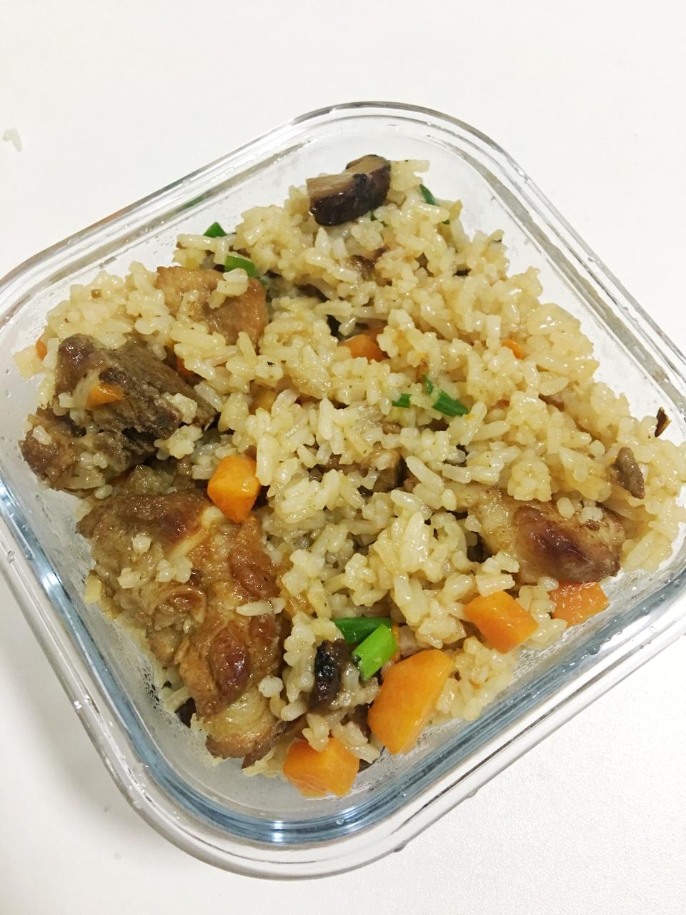 喷香排骨焖饭（爆好吃）