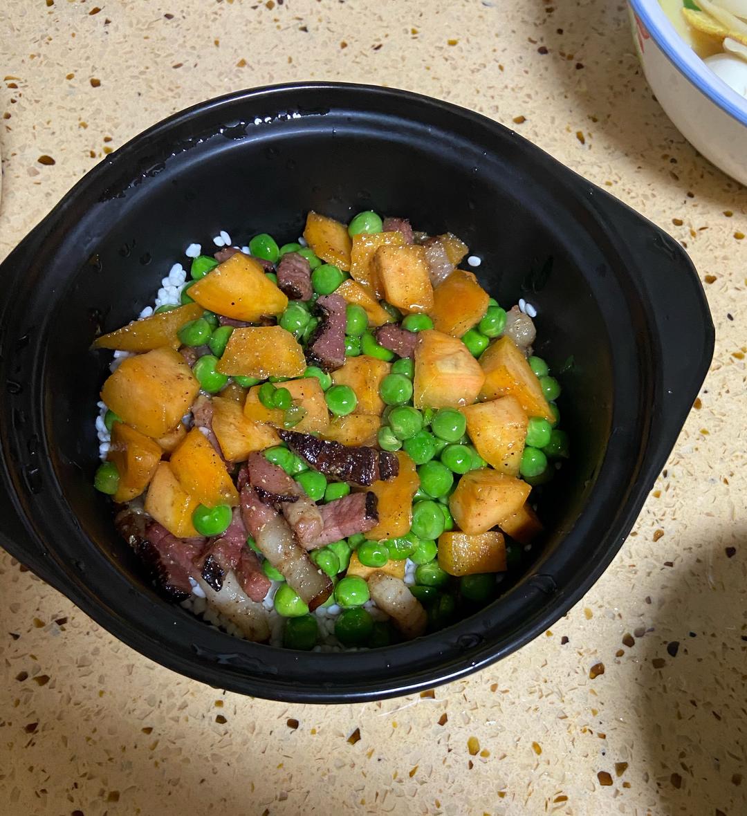 超好吃石锅腊肉焖饭