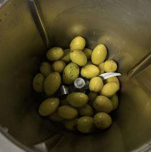 鲜榨橄榄汁（附带橄榄去核）的做法 步骤1