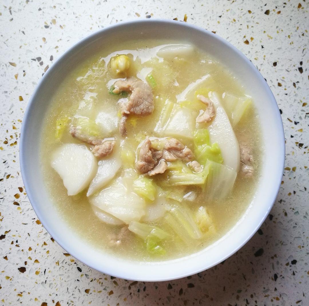 黄芽菜肉丝年糕汤
