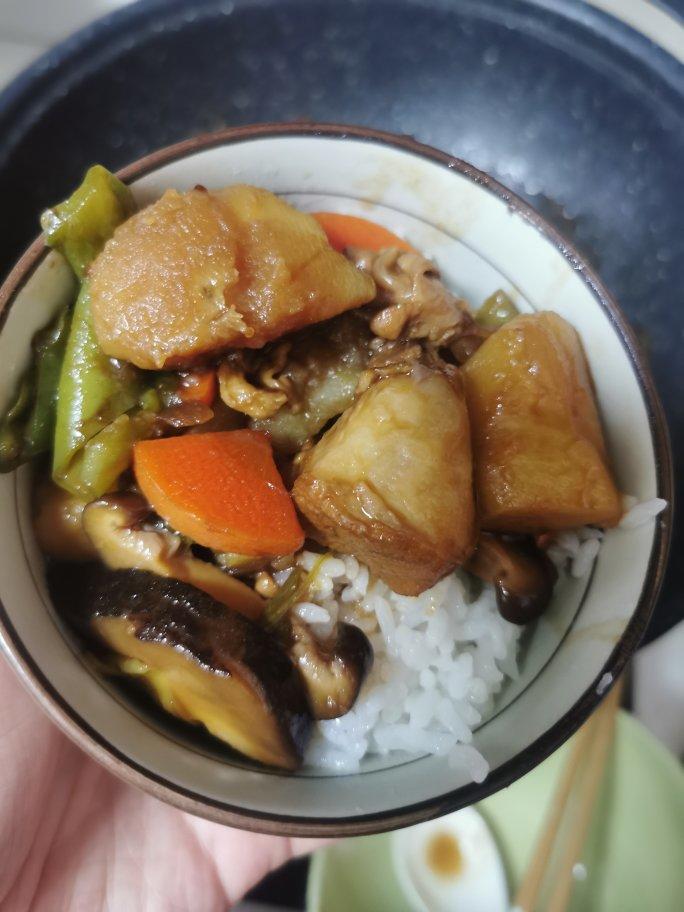黄焖鸡米饭