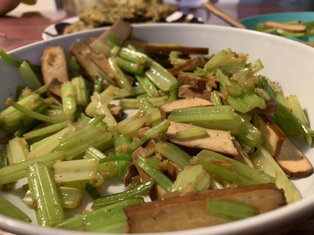 芹菜炒香干