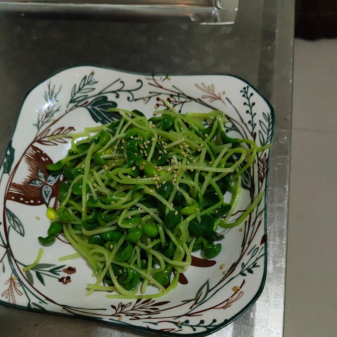 芝麻拌豆苗
