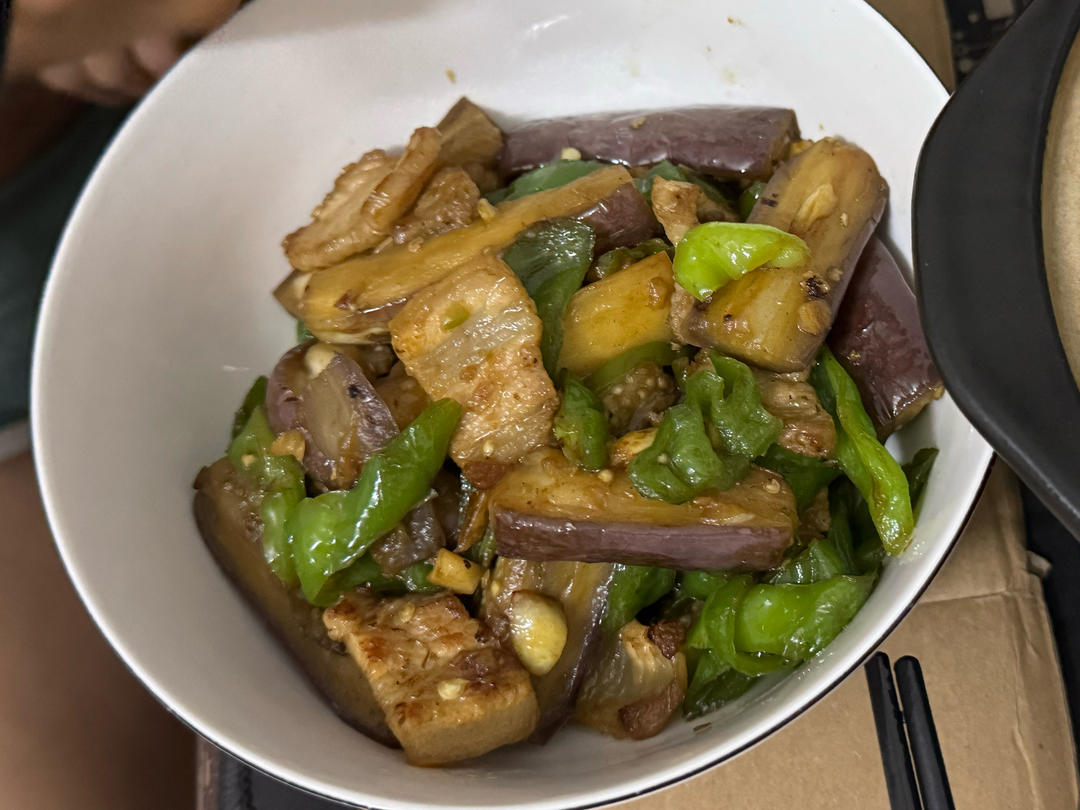 家常菜：茄子炒肉丝（少油保色法）