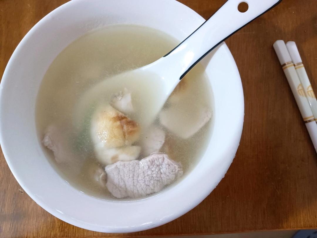 明明是素汤 却鲜得像鸡汤一样的「口蘑汤」