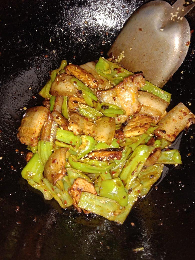 成都人家里的青椒回锅肉