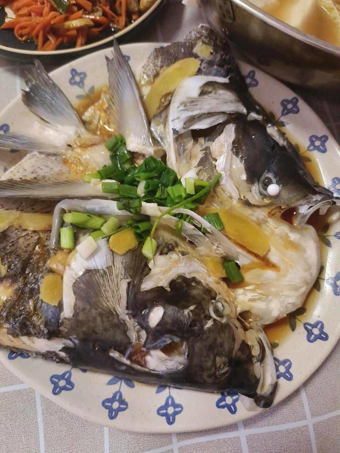 超简单美味的清蒸鱼头