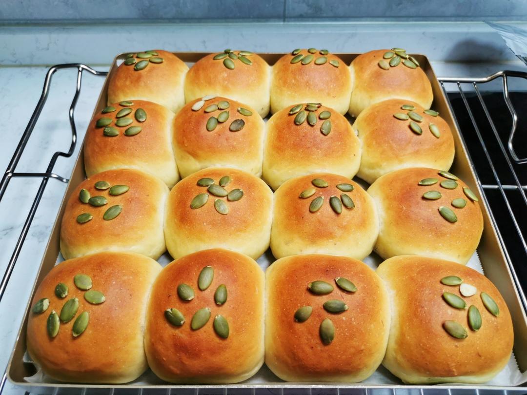 香甜松软的香蕉餐包