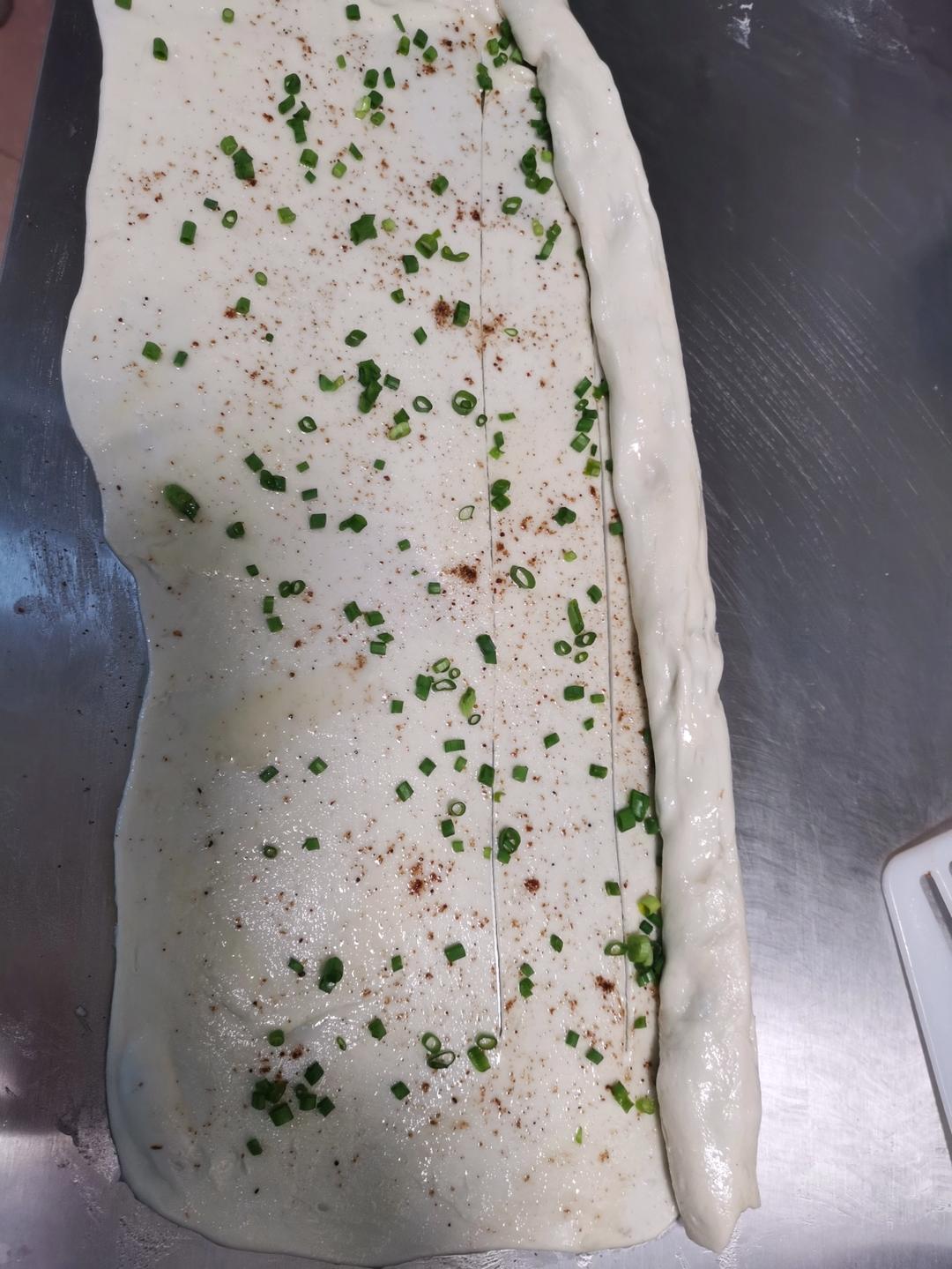 家常葱油饼  柔软多层 凉了也不硬 附详细视频讲解
