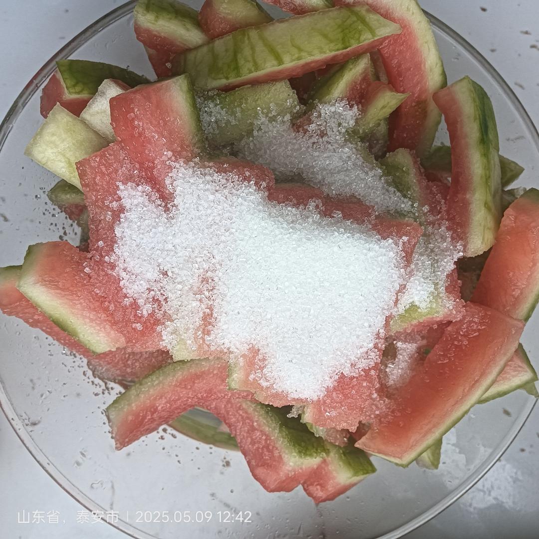 吃剩的西瓜皮可别扔，做成西瓜糖，香甜好吃🍉