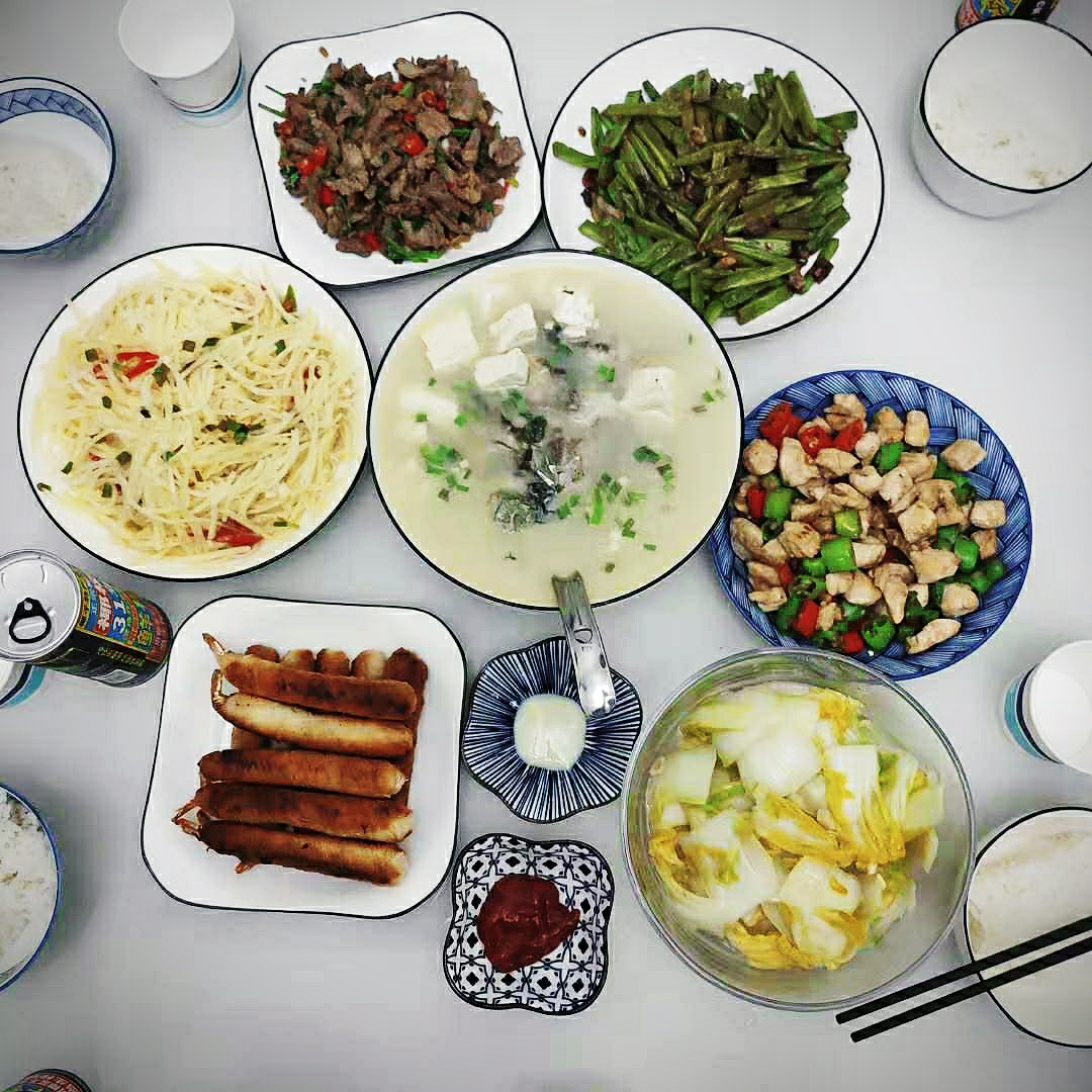 五人份的湘味家庭聚会菜单:原料、步骤与菜谱
