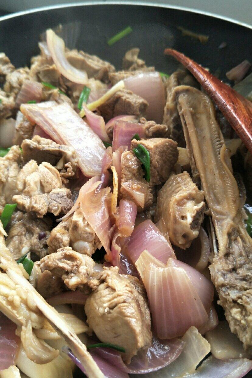 洋葱炒鸭肉