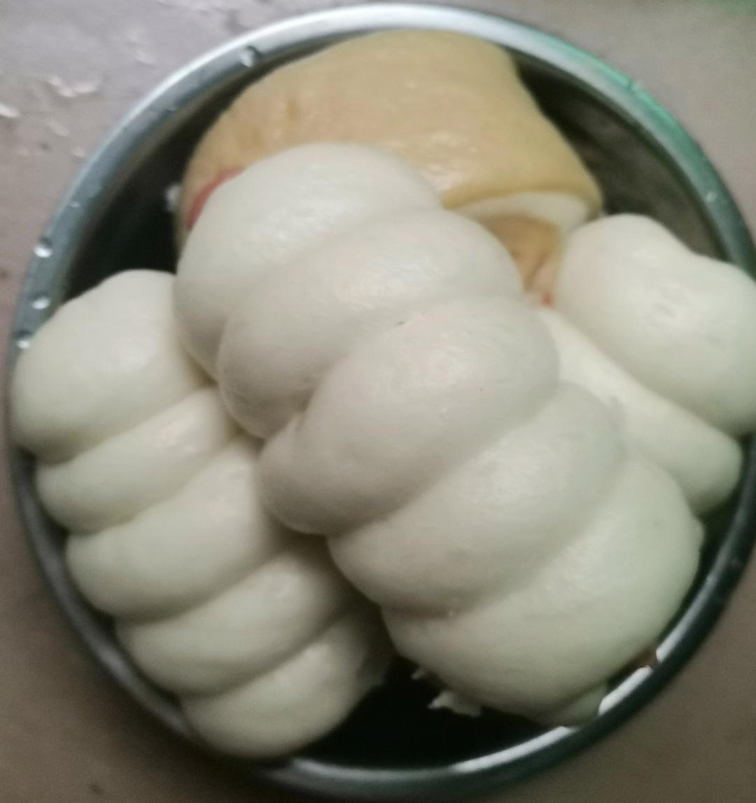 漂亮的奶香红糖双色馒头 蓬松暄软还拉丝
