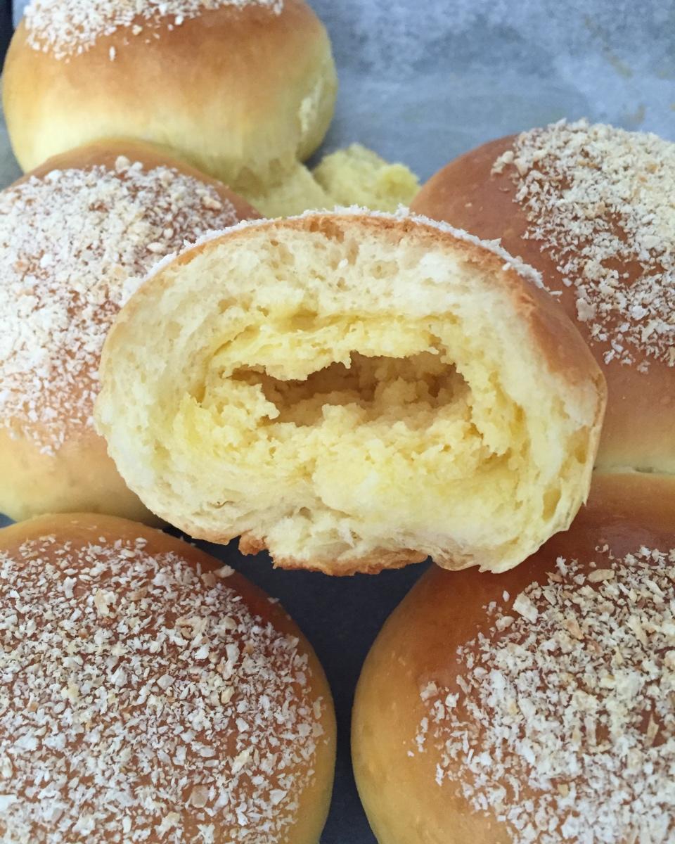 唐福霞做的椰蓉奶酥小餐包