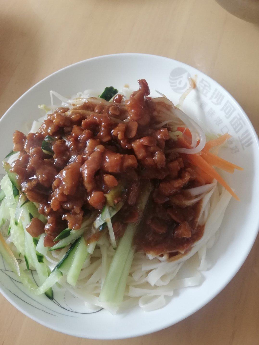 酱香浓郁的北京炸酱面做法 吃过就忘不掉的味道