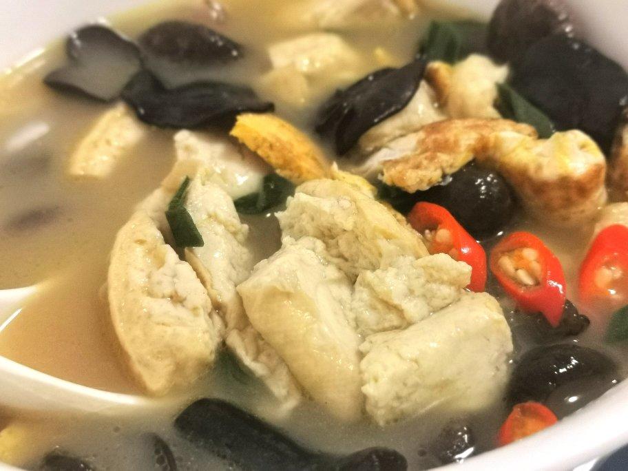 鲜菇豆腐煲