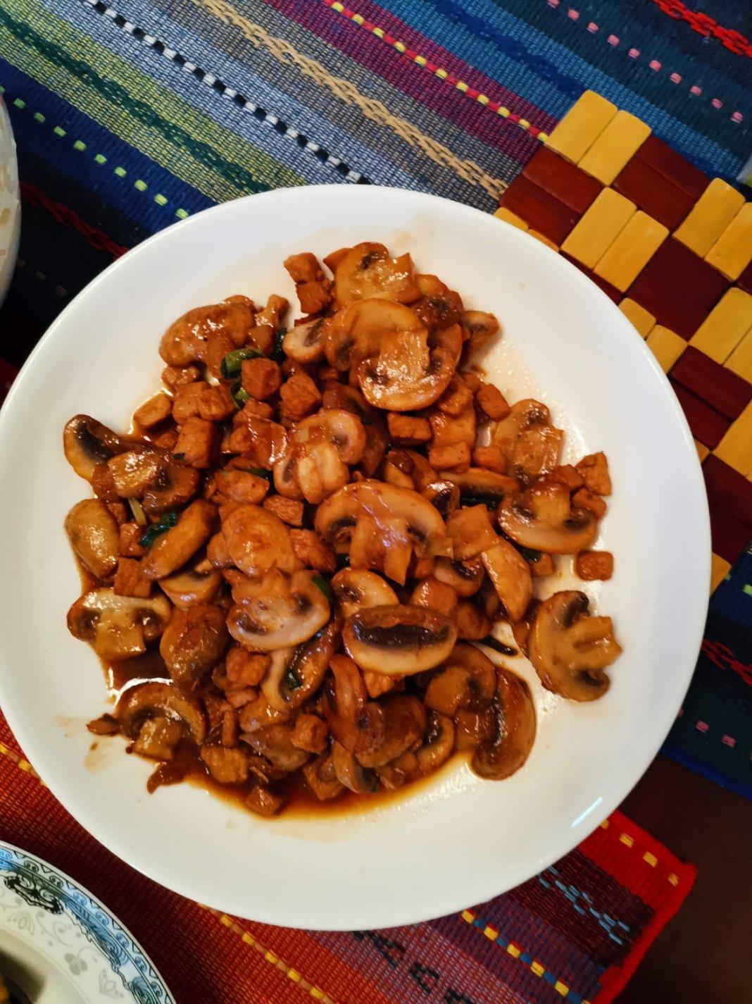 蘑菇炒肉