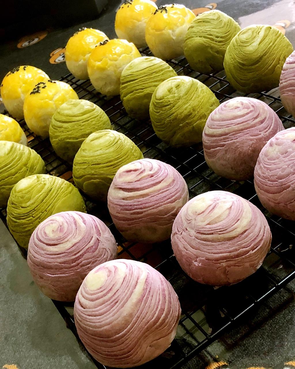 蛋黄酥~紫薯、抹茶、原味~花好月圆，中秋快乐~内附一次做六色蛋黄酥方法~