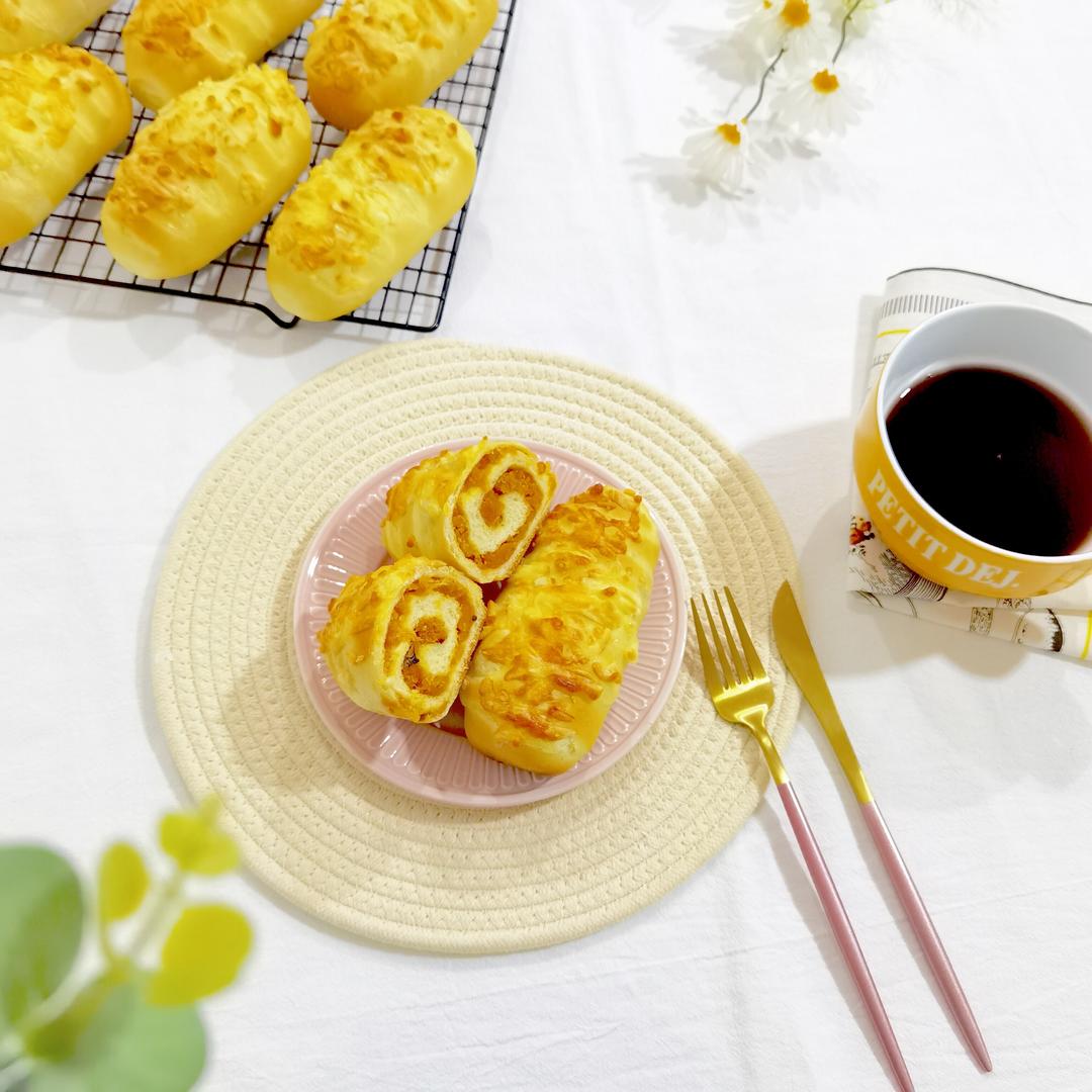 咸蛋黄肉松软面包