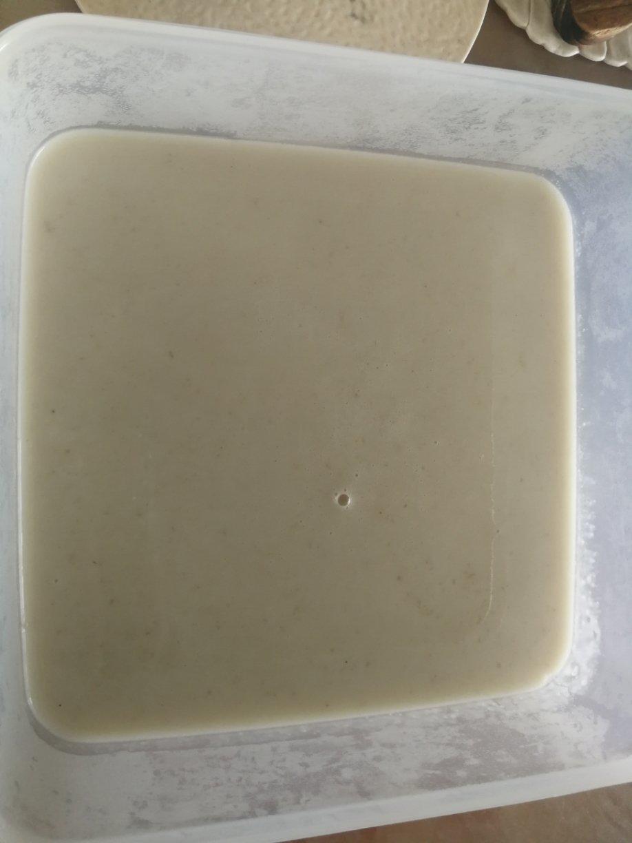 熬制肉皮冻---为小笼包做准备