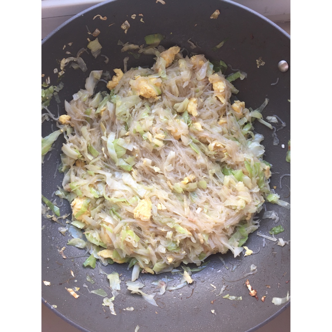 包菜粉丝炒鸡蛋