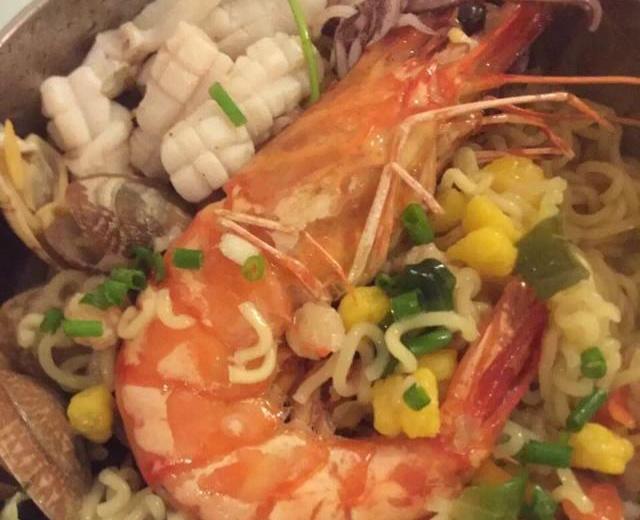 新创康师傅鲜虾鱼板面的做法