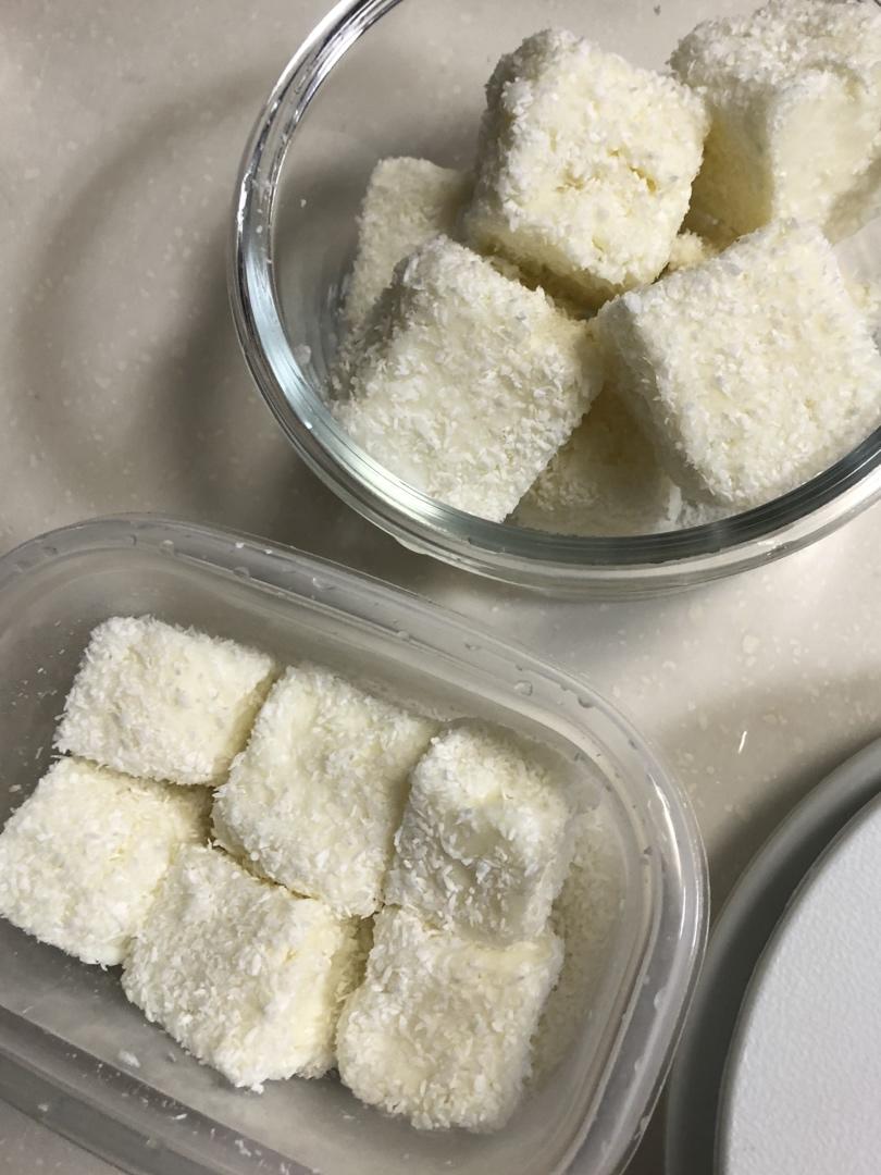 寨一个~85度c 椰丝牛奶小方蛋糕哈~