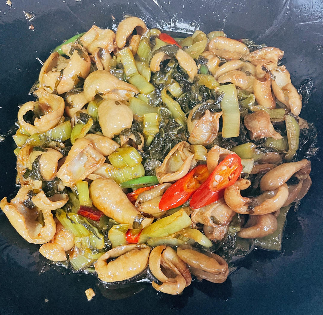 你们要的酸菜炒肥肠教程来了，好吃巨下饭！