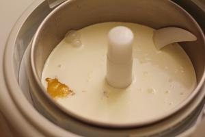 芒果酸奶冰淇淋的做法 步骤4
