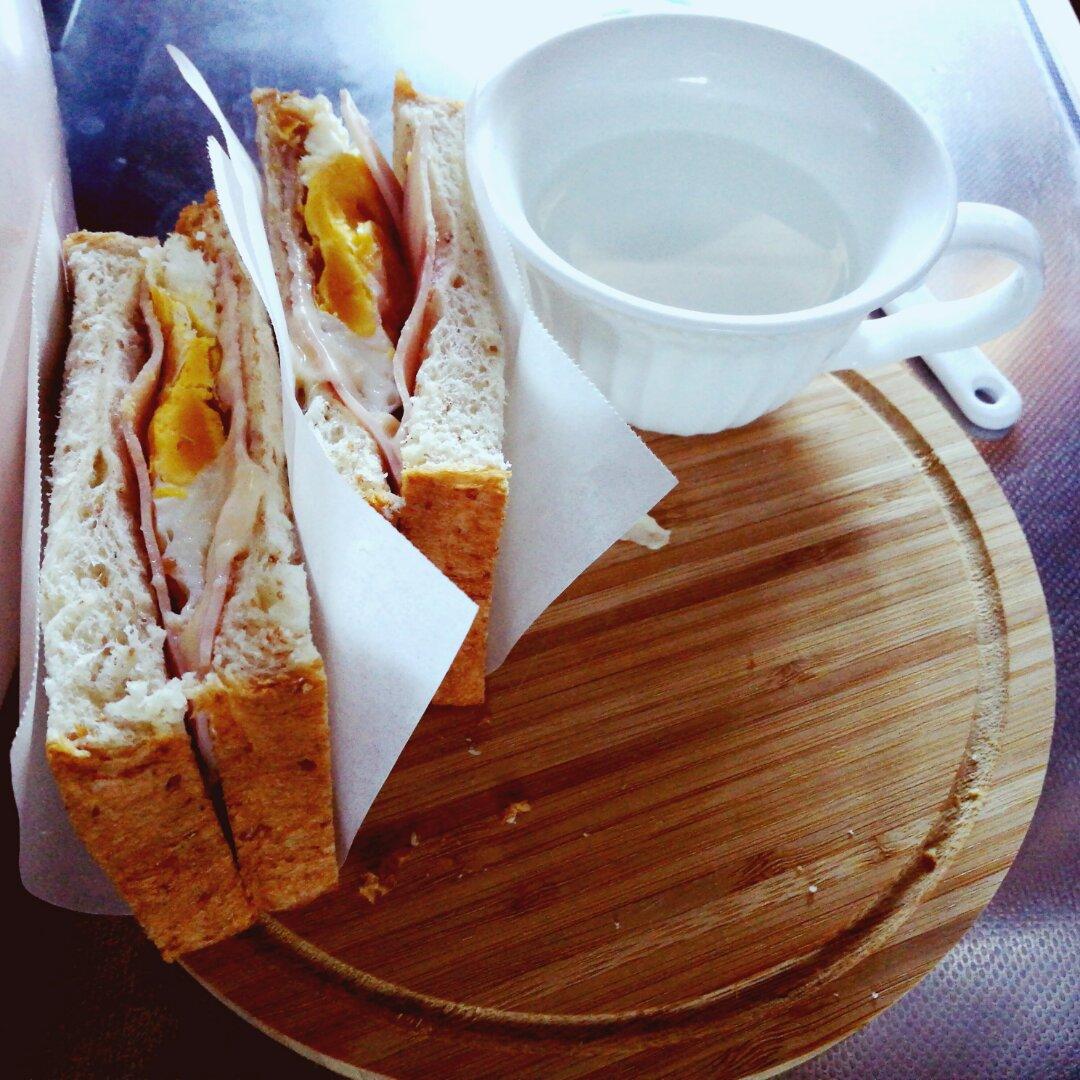 火腿芝士蛋三文治