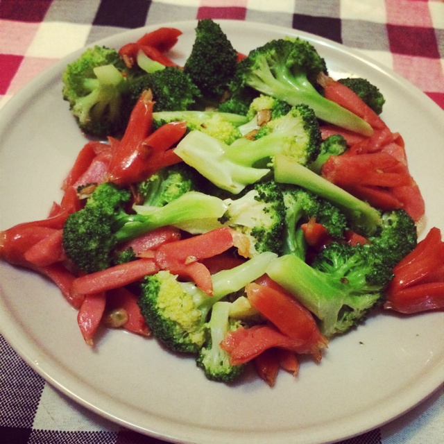 蒜香西兰花炒脆皮肠