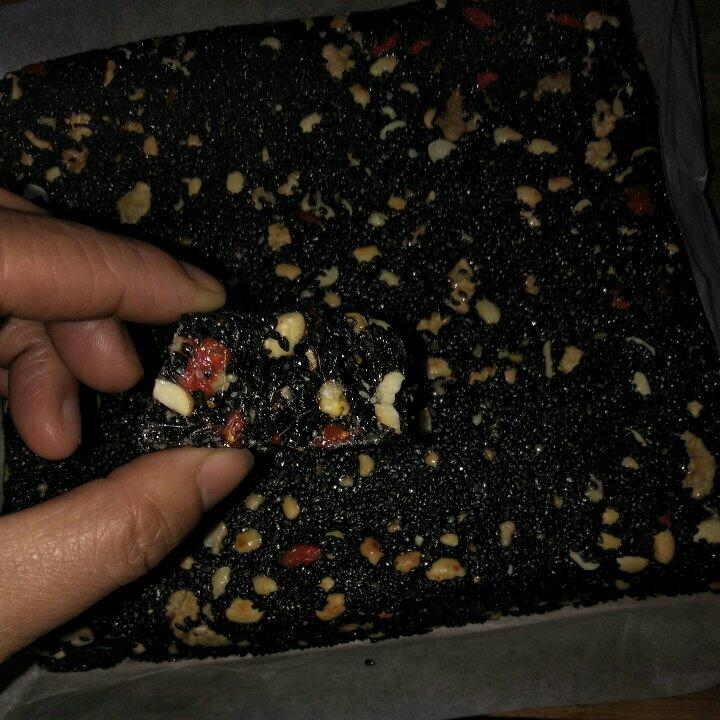 枸杞核桃花生黑芝麻片