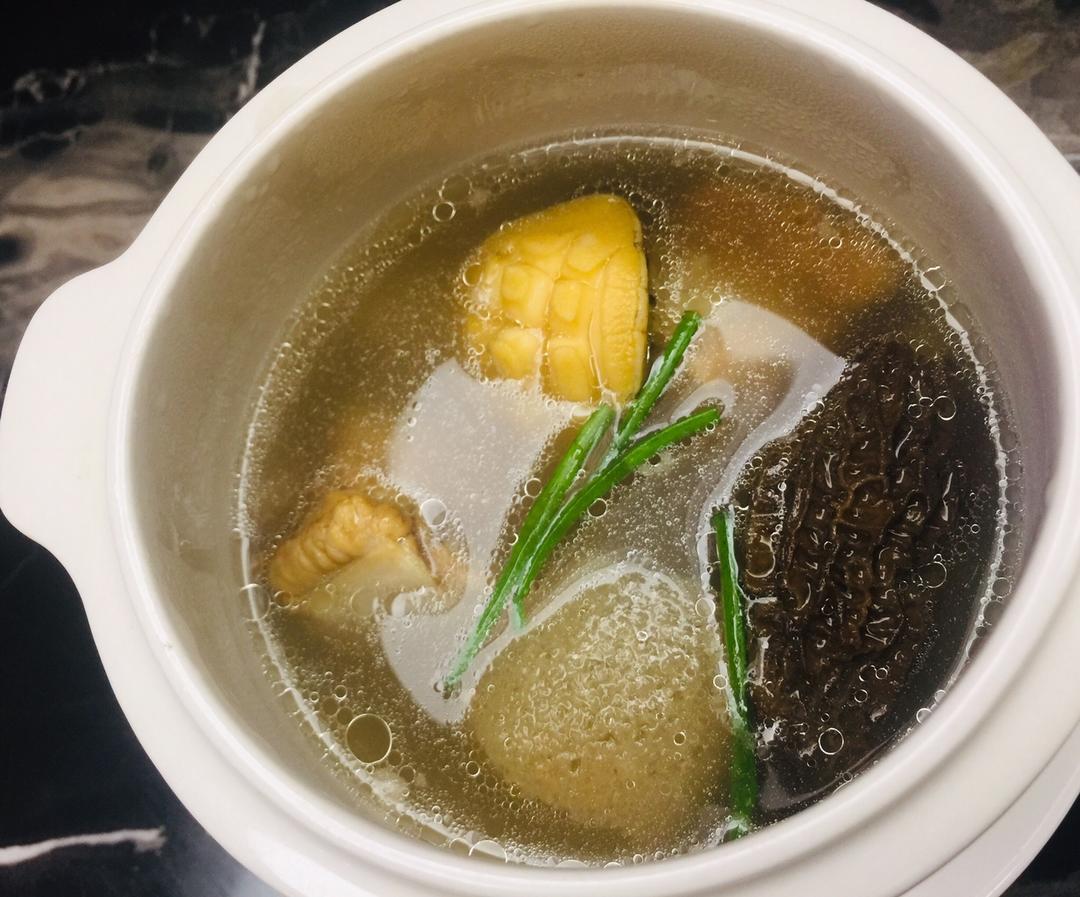 鲍鱼排骨菌菇汤的做法