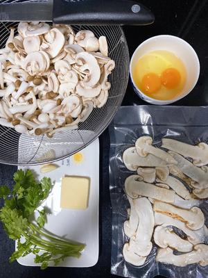松茸菌菇蛋花汤（半小时快手菜）的做法 步骤1