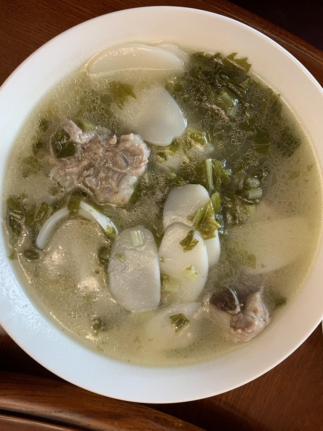 雪菜排骨年糕汤