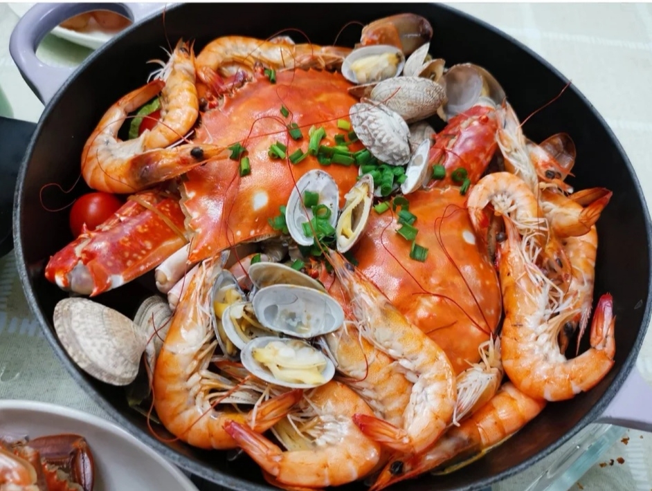 铸铁锅焖海鲜煲的做法