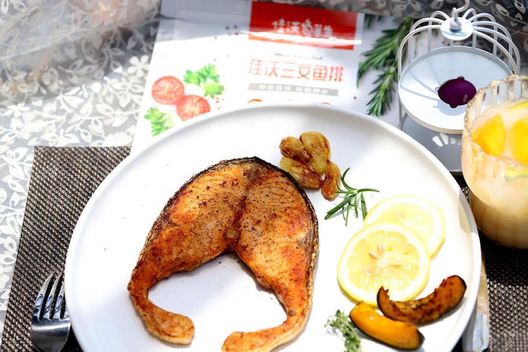 香蒜辣番茄三文鱼意面