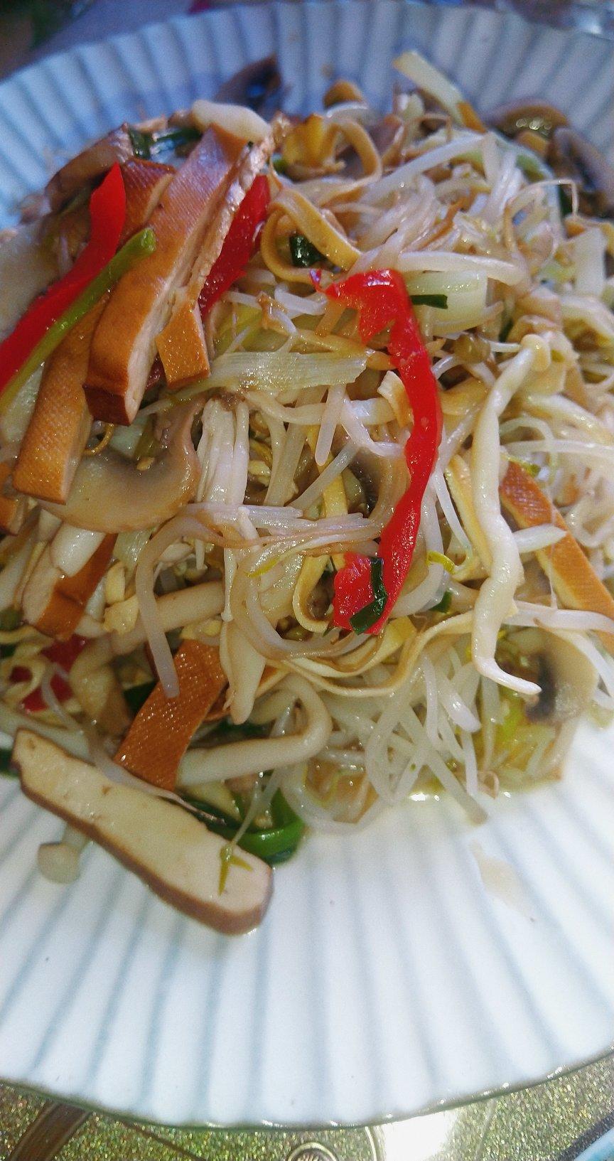 笨笨兔666做的三款凉菜丨姜汁嫩藕洋葱木耳凉拌素什锦