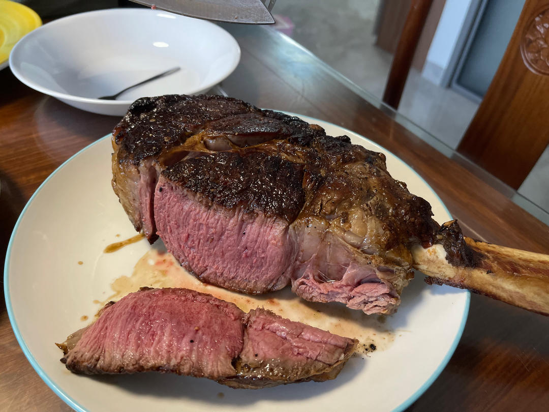 Tomahawk steak