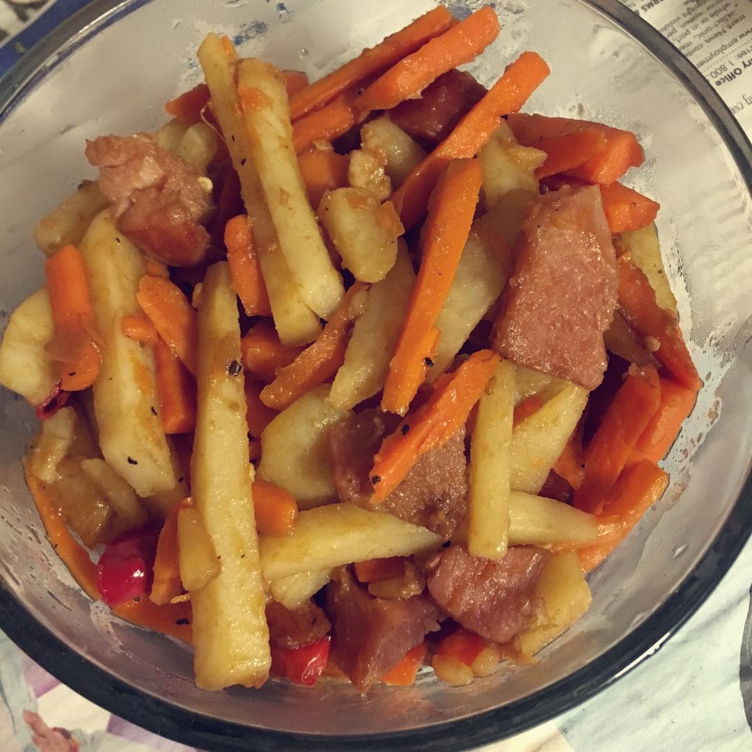 胡萝卜土豆炒肉