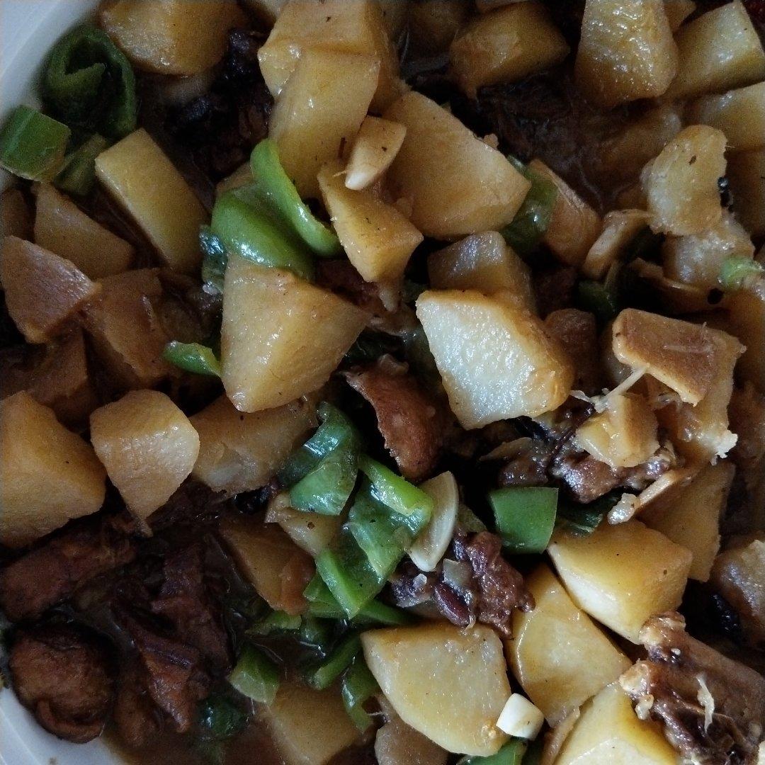 红烧肉炖小土豆