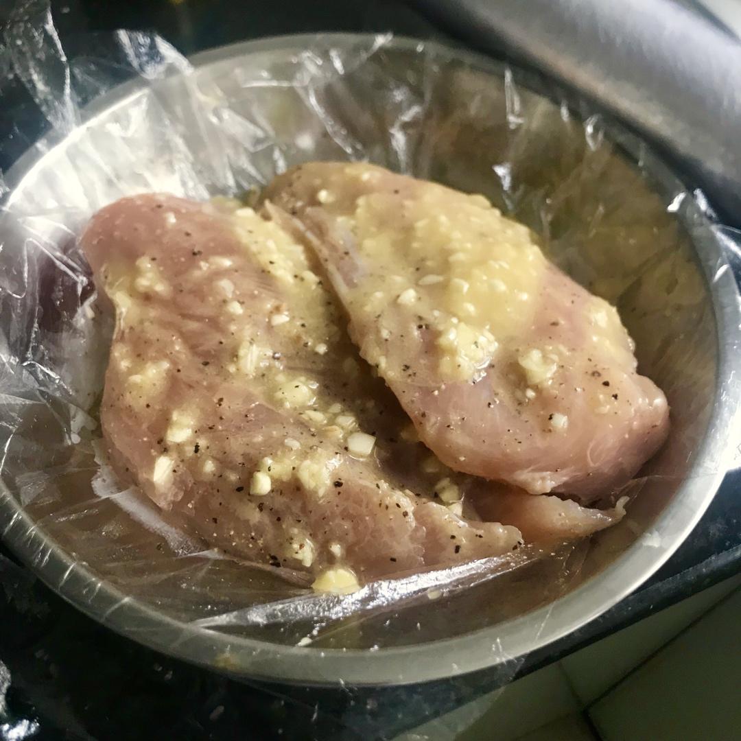 酷炫屌炸天好吃的煎鸡胸肉（香蒜蜂蜜煎鸡胸肉）