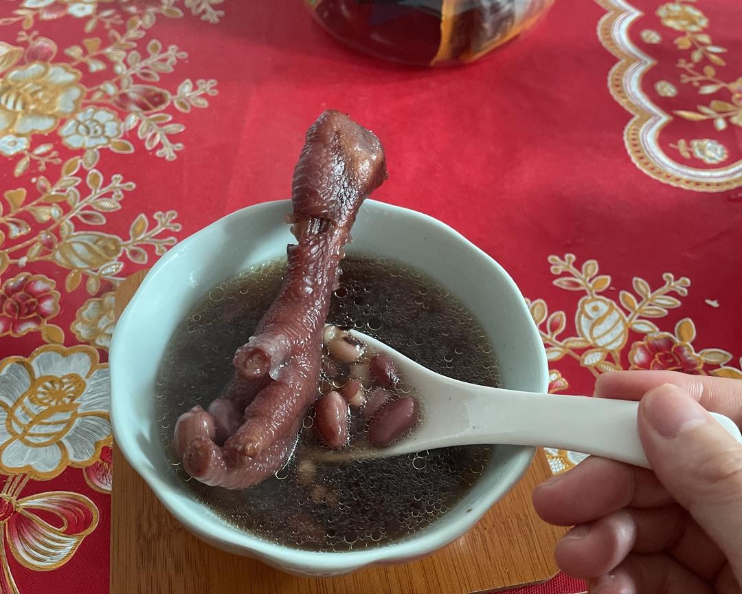 花生眉豆鸡脚汤