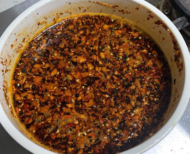 👍万能的“蒜香辣椒油”可以做凉拌菜、可以做蘸料、吃一碗米线面条舀一勺也是喷香！的做法