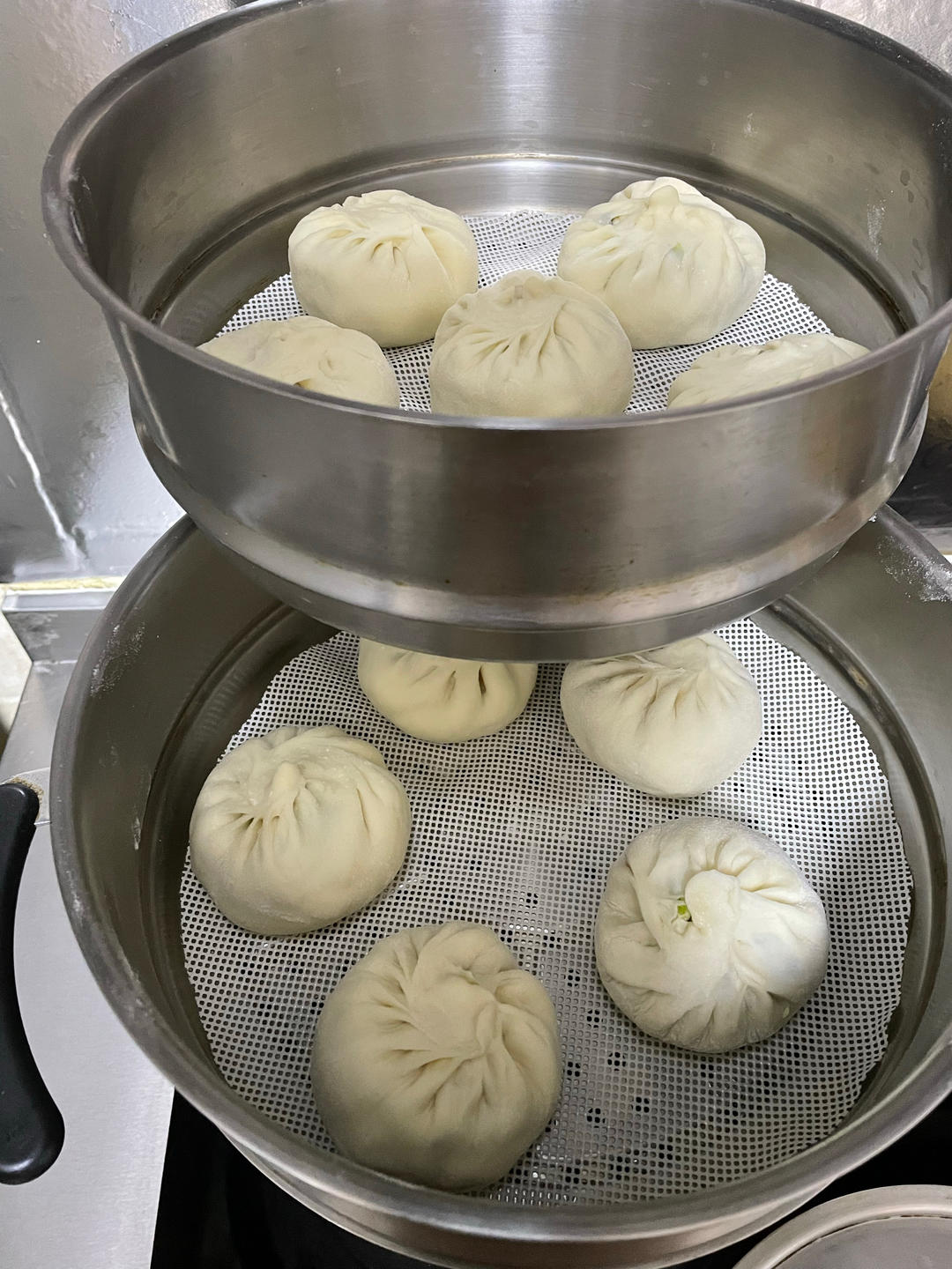 鸡蛋圆白菜素包子