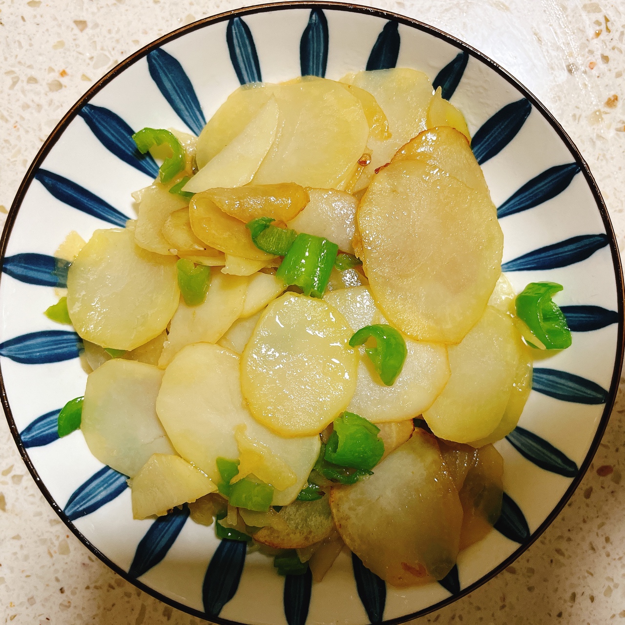 超级简单的青椒炒土豆片的做法