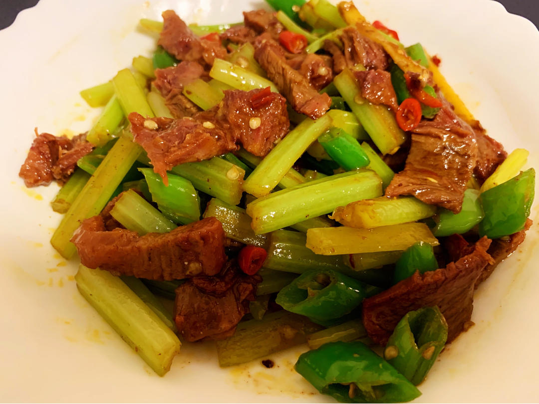 超下饭的芹菜炒牛肉