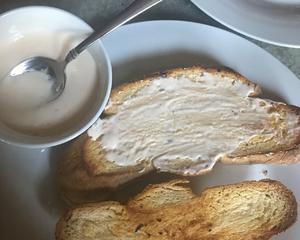 地狱厨房之法式牛角面包经典三明治➕简易辣味蛋黄酱的做法 步骤10